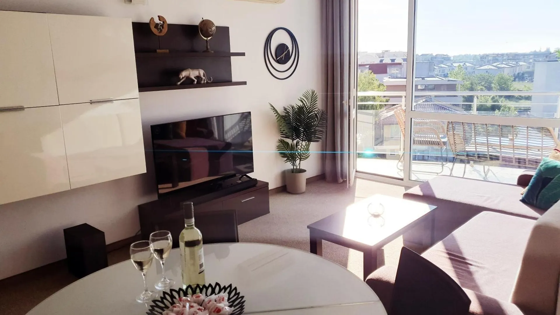 Elena'S Lux Aparthotel - Town & Sea View - Atlantis Spa Sarafovo